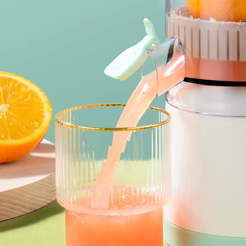 Přenosný elektrický citrusovač, rychlý a snadný 