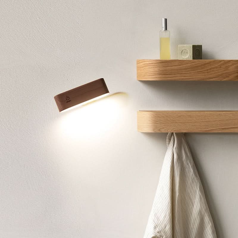 Lampka biurkowa z litego drewna z ładowaniem magnetycznym 