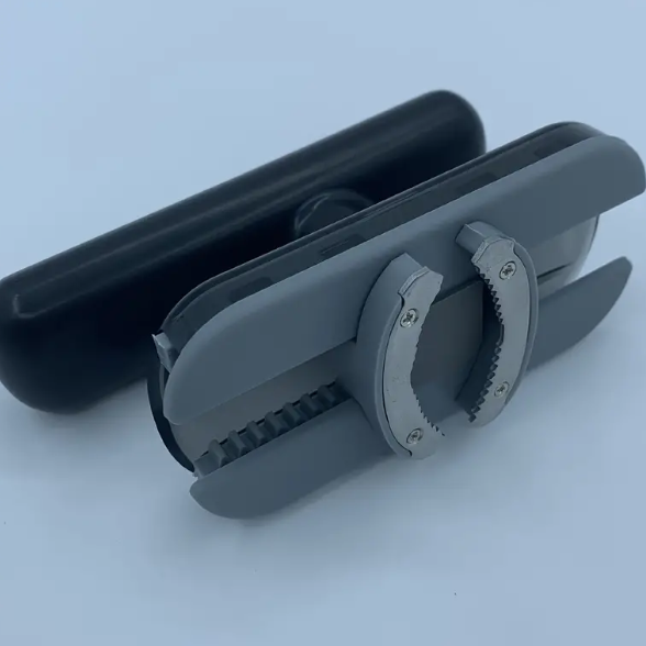 Ergonomikus üvegnyitó, amellyel erőfeszítés nélkül nyithatja ki a befőtteket 
